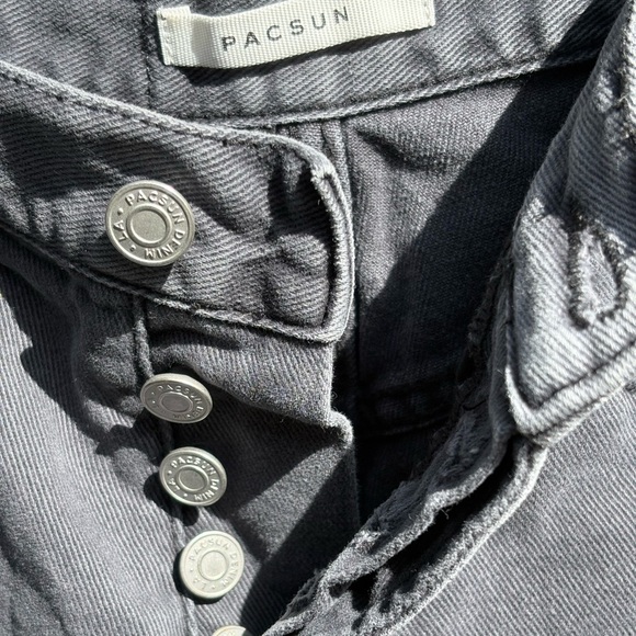 PacSun Black Wash Distressed Vintage High-Waisted Jean Shorts Size 22 - Picture 4 of 9